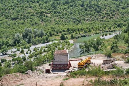 το βυζαντινό μνημείο θα συρθει πάνω σε σιδηροτροχιές