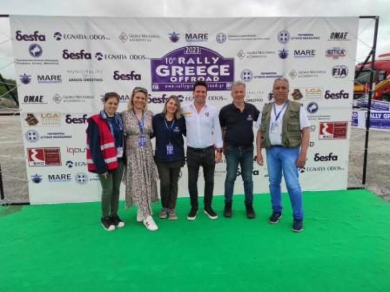 Από αριστερά η υπεύθυνη σχέσεων με τους αγωνιζομένους, Κατερίνα Μπράτσου, η συνεργάτης του κ. Taylor, Macita Hardacre, η υπεύθυνη Δημοσίων Σχέσεων του Rally Greece Offroad, Χριστίνα Στρίκκα, ο Chief Championship Officer του Extreme E, James Taylor, ο διευθυντής του Rally Greece Offroad, Κώστας Θεολόγης και το μέλος του διοικητικού συμβουλίου της «Εγνατία Οδός», Αντώνης Πασχάλης