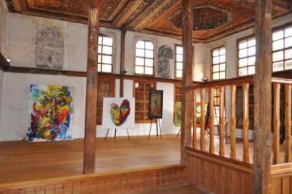 Eκθεση ζωγραφικής της Τίτης Πατίκα στο ανακαινισμένο Αρχοντικό Γρ. Βούρκα