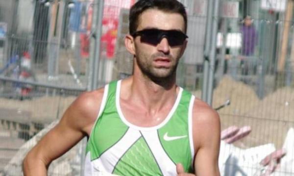 Ο ΟΑΠΝ συγχαίρει τον αθλητή Μιχάλη Παρμάκη για την πρωτιά στον ημιμαραθώνιο της Αθήνας