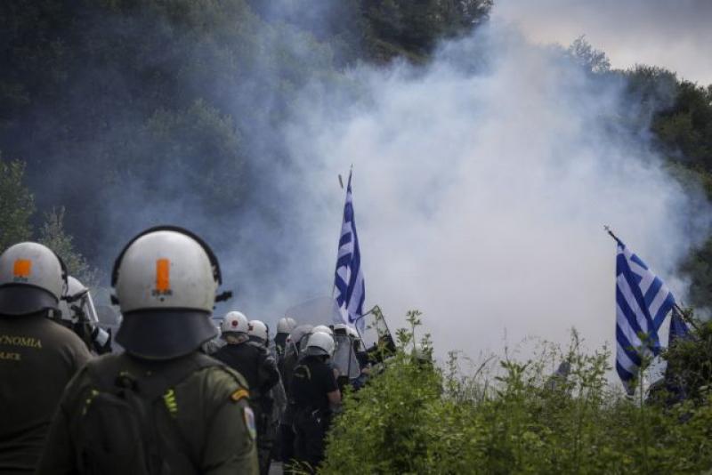 Επεισόδια μεταξύ αστυνομικών και διαδηλωτών στο Πισοδέρι Φλώρινας