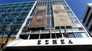 Aνακοίνωση της ΕΣΗΕΑ: Καταγγέλλουμε την εμφάνιση αστυνομικών στα γραφεία του «Φιλελεύθερου»