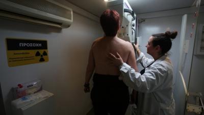 Aνοσοθεραπεία εξαφάνισε καρκίνο του μαστού στο τελικό στάδιο: Έλληνας γιατρός στην ομάδα