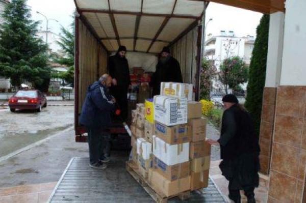 Η Μητρόπολη Σερβίων και Κοζάνης έστειλε βοήθεια  στους  πρόσφυγες της Ειδομένης (φωτο)