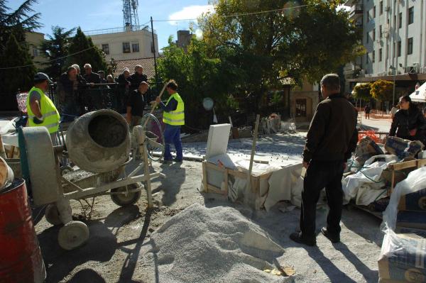 Φωτογραφίες από την πλακόστρωση στην κεντρική πλατεία Κοζάνης