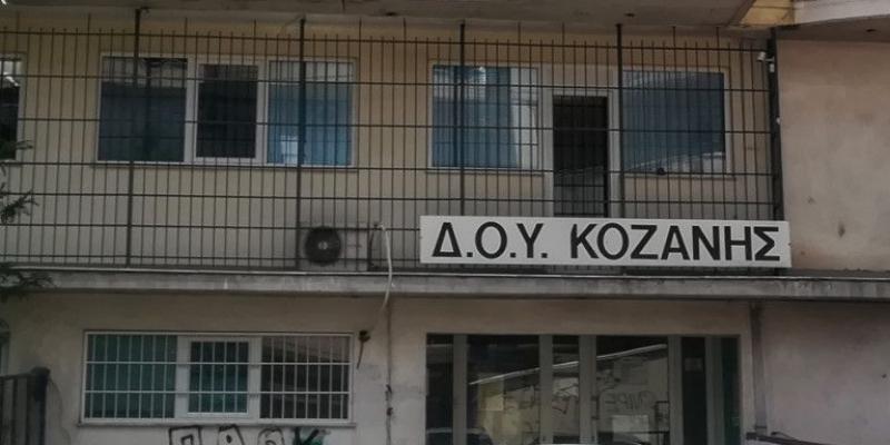 Πέθανε ο εφοριακός που τραυματίστηκε στην επίθεση με τσεκούρι στη ΔΟΥ Κοζάνης