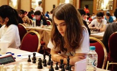 Η 11χρονη παγκόσμια πρωταθλήτρια στο σκάκι Ευαγγελία Σίσκου θα μπορούσε να αποτελέσει σύμβολο για ένα “άλλο” δημόσιο σχολείο