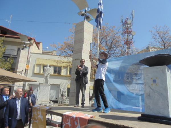 Άναψε η ολυμπιακή φλόγα της μαθητιάδας στην Πτολεμαΐδα (photo)