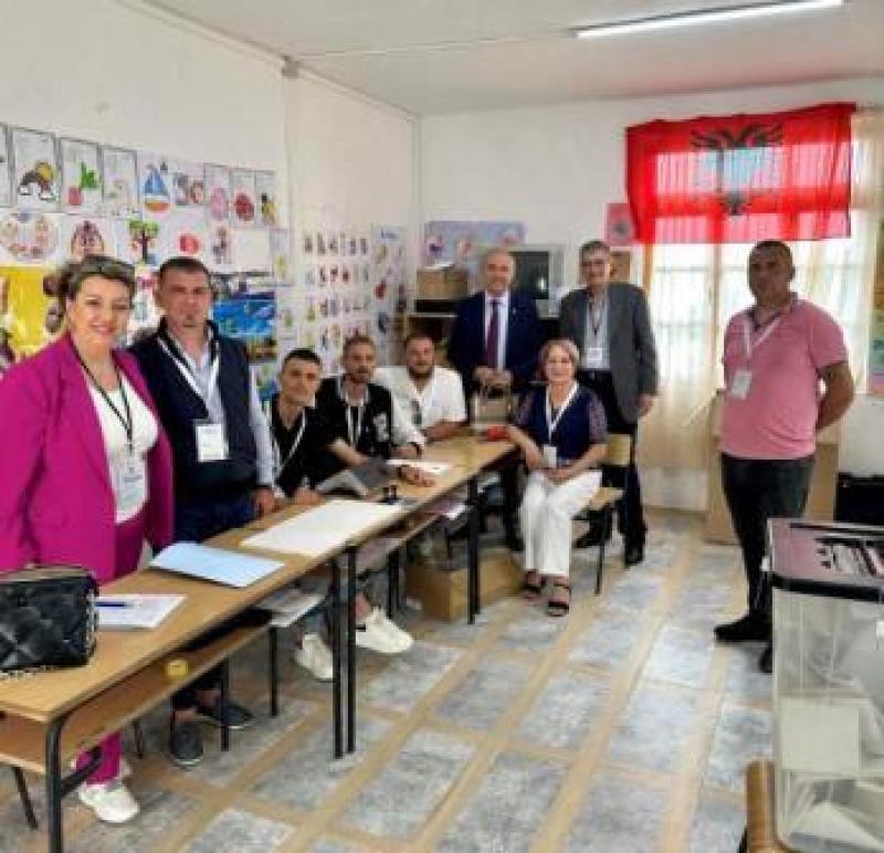 Η Μαρία Αντωνίου σε εκλογικά τμήματα της Αλβανίας για την παρακολούθηση της εκλογικής διαδικασίας