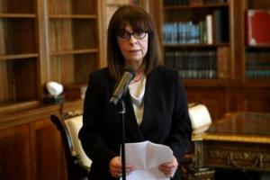 Το τριπλό μήνυμα της νέας προέδρου της Δημοκρατίας Κατερίνας Σακελλαροπούλου για &quot;τον νέο πατριωτισμό, την δύσκολη εξίσωση της διαχείρισης του προσφυγικού και την πανδημία του ιού&quot;