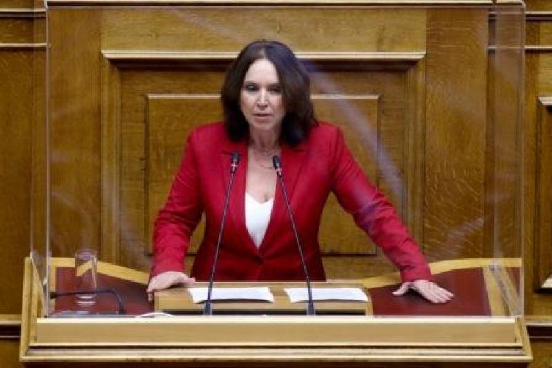 Καλλιόπη Βέττα: «Η κυβέρνηση αδιαφορεί για την δημιουργία ειδικών χώρων στάθμευσης για τα τροχόσπιτα, προκαλώντας πρόβλημα στους ιδιοκτήτες τους»