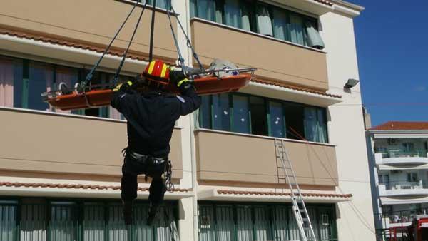 Κοζάνη: Διάσωση μαθητών ΑΜΕΑ σε Γυμνάσιο στην άσκηση πολιτικής προστασίας