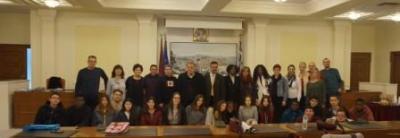 &quot;Πλημμύρισε&quot; το δημαρχείο Καστοριάς απο εκπαιδευτικούς και μαθητές Ευρωπαϊκών σχολείων που επισκέφθηκαν την πόλη με το Erasmus+