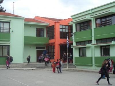 Συνωστισμός αυτοδιοικητικών για το 13ο Δημοτικο σχολείο Κοζάνης