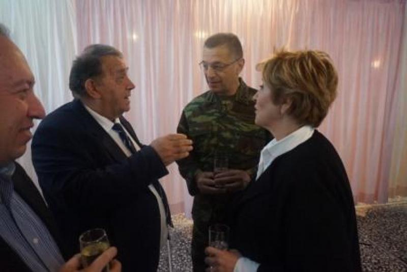 Ο δήμαρχος Καστοριάς με την υφυπουργό Αμυνας Μαρία Κόλλια – Τσαρουχά