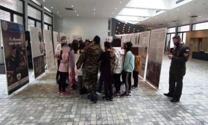 Συνεχίζεται η έκθεση κειμηλίων του Πολεμικού Μουσείου στο χώρο της Κοβενταρείου Δημοτικής Βιβλιοθήκης Κοζάνης