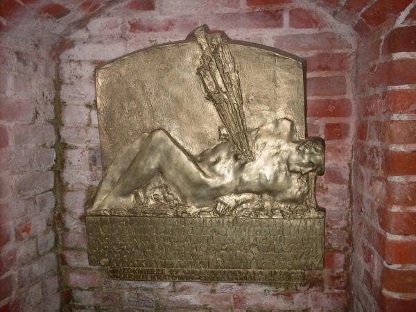μνημείο για τα θύματα της εθνοκάθαρσης στη Βολυνία, σε ναό του Γκντανσκ της Πολωνίας]