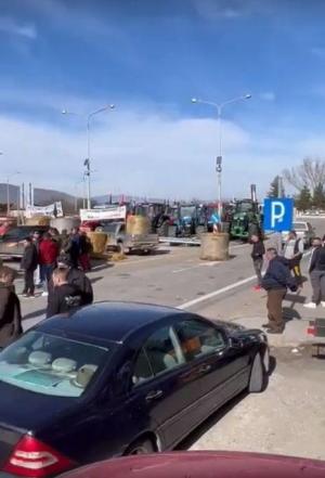 Φλώρινα: Τετράωρος αποκλεισμός στα σύνορα της Νίκης μόνο για τα φορτηγά αυτοκίνητα
