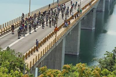 Εκατοντάδες ποδηλάτες στον 8ο Πανελλήνιο Ποδηλατικό Γύρο της  Λίμνης Πολυφύτου (ΒΙΝΤΕΟ)