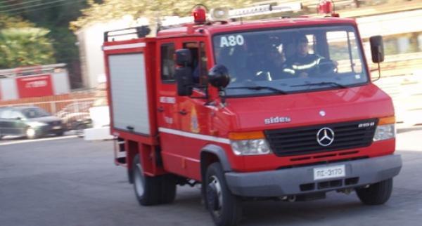 Πυρκαγιά σε φορτηγό όχημα Δ.Χ. στο 7o χλμ Ε.Ο. Κοζάνης - Λάρισας