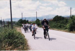 Φωτογραφία αρχείου Λ. Τσικριτζή 1997. Ποδηλατοπορεία στον Άργιλο. Μπροστά ο Τάσος Καπρίνης