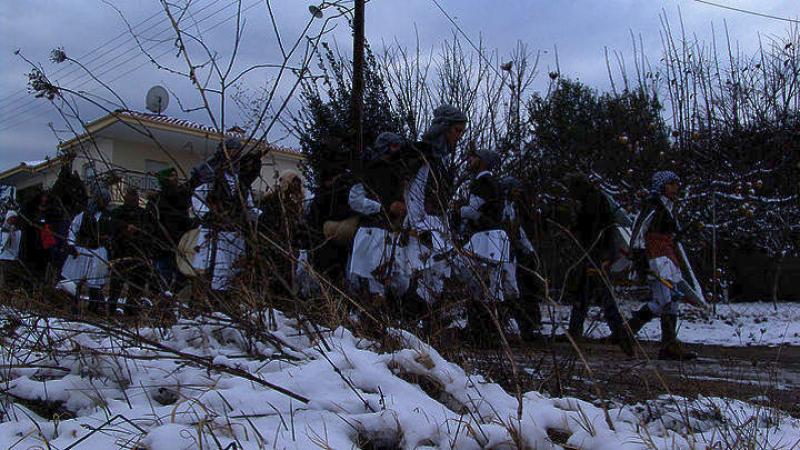 το Εθιμο των Μωμόγερων στο Πρωτοχωρι Κοζανης