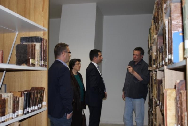 Δωρεά βιβλίων απο το Υπουργείο Παιδείας της Κύπρου στη Κοβεντάρειο Δημοτική Βιβλιοθήκη Κοζάνης - Τα παρέδωσε ο πρόξενος της Κύπρου Σπύρος Μιλτιάδης