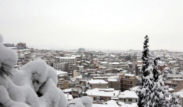 Κλειστά σχολεία στην Φλώρινα τα Σέρβια, το Βελβεντό, στο δήμο Βοϊου, με αλυσίδες σε πολλά σημεία του επαρχιακού δικτύου