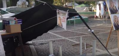 To ΠΑΣΟΚ καταδικάζει τους βανδαλισμούς στο εκλογικό του περίπτερο στην Πτολεμαϊδα