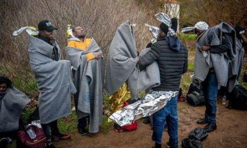 220 πρόσφυγες και μετανάστες έφτασαν τη νύχτα στη Λέσβο