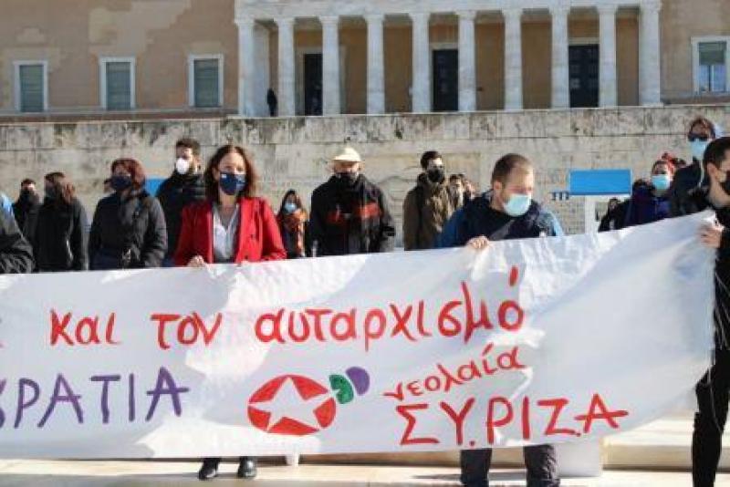 H Καλλιόπη Βέττα και το μέλος του ΚΣ της Νεολαίας ΣΥΡΙΖΑ Ευθύμης Λαμπαδάς στην σημερινη κινητοποίηση για τον νόμο της Κεραμέως στα πανεπιστήμια