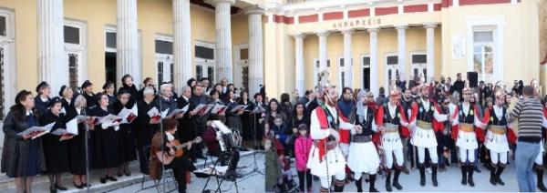 ΜΩΜΟΕΡΙΑ, ΚΑΛΑΝΤΑ ΚΑΙ ΧΡΙΣΤΟΥΓΕΝΝΙΑΤΙΚΕΣ ΜΕΛΩΔΙΕΣ  ΣΤΗΝ ΚΕΝΤΡΙΚΗ ΠΛΑΤΕΙΑ ΚΟΖΑΝΗΣ