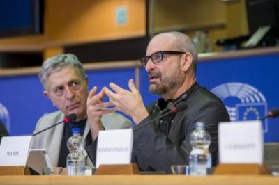 Πρωτοβουλία του Στέλιου Κούλογλου, στο Ευρωπαϊκό Κοινοβούλιο με τίτλο «Facebook and other social dangers»- «Τα social media ελέγχονται από όσους έχουν χρήμα και εξουσία»