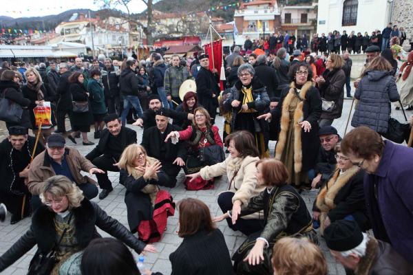 Στο Σοχό της Θεσσαλονίκης στη μεγάλη γιορτή της Αγροτικής Αποκριάς ο Φανός «Λάκκος του Μάγγανη»