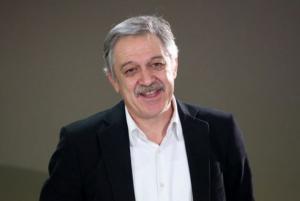 Όχι άλλους σωτήρες | Του Πάρι Κουκουλόπουλου*