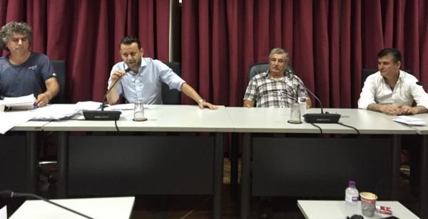 Πρωτοφανές:Το Δημοτικό Συμβούλιο του Δήμου Σερβίων – Βελβεντού καταδίκασε με ψηφισμά του  τον επικεφαλή του Δήμαρχο Αθανάσιο Κοσματόπουλο. Μάλιστα απειλούν οτι θα προσφύγουν στην δικαιοσύνη για τους υβριαστικούς χαρακτηριασμούς του δημάρχου!