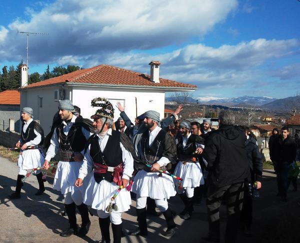 Το έθιμο των Μωμόγερων αναβίωσε στο Πρωτοχώρι Κοζάνης (photo-video)