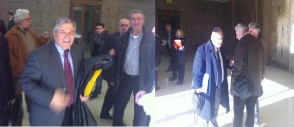 Ο Γ. Κύρκος και ο Α. Λεούδης μόλις έχουν βγεί απο την αίθουσα του δικαστηρίου Κοζάνης