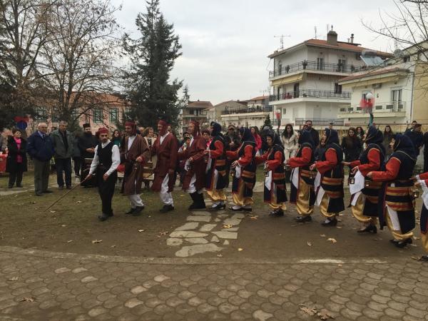 Με παραδοσιακή μουσική και δράσεις για τα παιδιά έκλεισαν οι εορταστικές εκδηλώσεις στο Δημοτικό Πάρκο Σερβίων(photo-video)