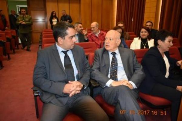 O Γιαννης Θεοφύλακτος με τον υπουργό Δημήτρη Παπαδημητρίου