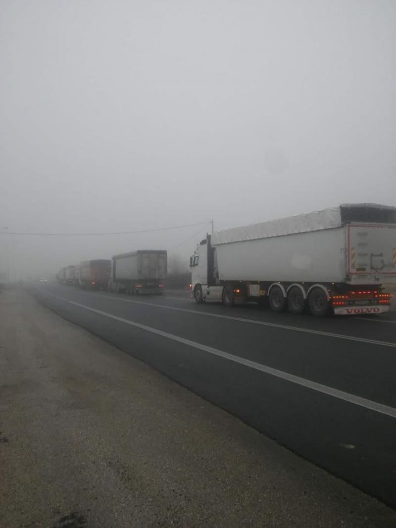 Κοζάνη: Με προβλήματα η διέλευση των φορτηγών στην γέφυρα Σερβίων, πρώτη ημέρα εφαρμογής των περιοριστικών μέτρων κυκλοφορίας