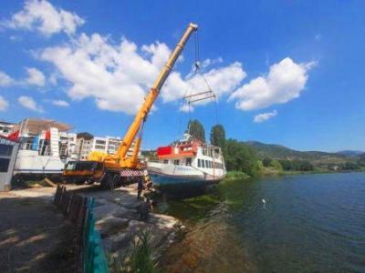 Επιθεώρηση του πλοιαρίου ΟΛΥΜΠΙΑ για την έκδοση άδειας πλεύσης στην λίμνη Καστοριάς