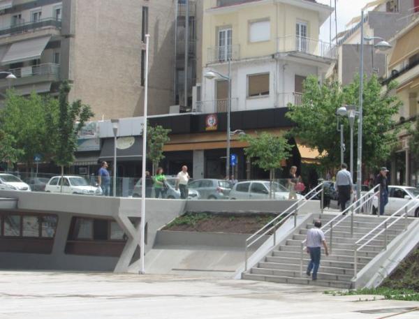 Η θέση του Δήμου Κοζάνης για τον ιστό της κεντρικής πλατείας