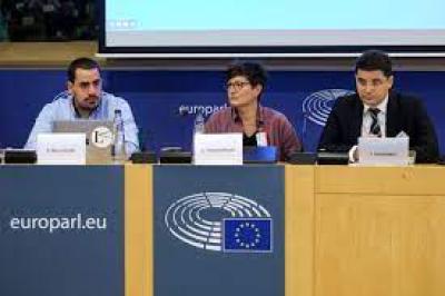 Παρακολουθήσεις: Έλληνες δημοσιογράφοι και αξιωματούχοι σε ακρόαση στο ΕΚ