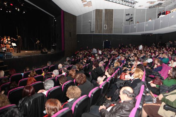Γέμισε ανθρωπιά και αλληλεγγύη η αίθουσα τέχνης με την συναυλία για την στήριξη του συσσιτίου του Δήμου Κοζάνης (φωτο)