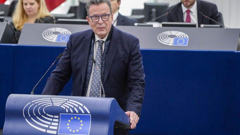 Δημοσίευμα του EURACTIV: Ο  ευρωβουλευτής Γ. Κύρτσος και ο δημοσιογράφος Τ. Τέλογλου τα τελευταία θύματα του «ελληνικού Watergate»