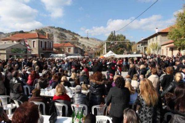 Πλήθος κόσμου στο φετινό 12ο Καστανοπάζαρο στο Πεντάλοφο Βοΐου