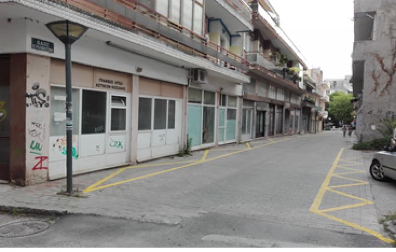 Ο τοπικός σύμβουλος Κοζάνης Τρ. Διαφας καταγγέλλει τον δήμο για την αυθαίρετη απαγόρευση στάθμευσης σε δρόμο της Πλ. Λασσανη