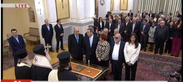Με θρησκευτικό όρκο ορκίστηκαν οι 9 υπουργοί του Τσίπρα