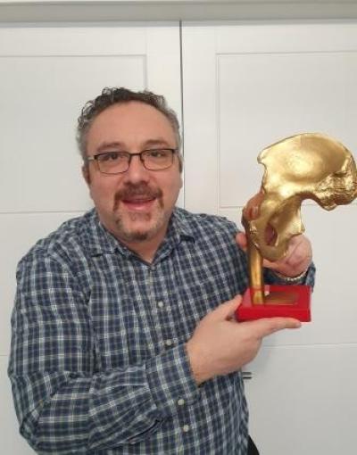 Βραβείο &quot;Χρυσού Ισχίου&quot; για τον Χειρούργο Ορθοπεδικό Αντώνη Παπαδόπουλο σε νοσοκομείο της Σκωτίας